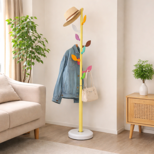 多彩樹形衣架的現代客廳